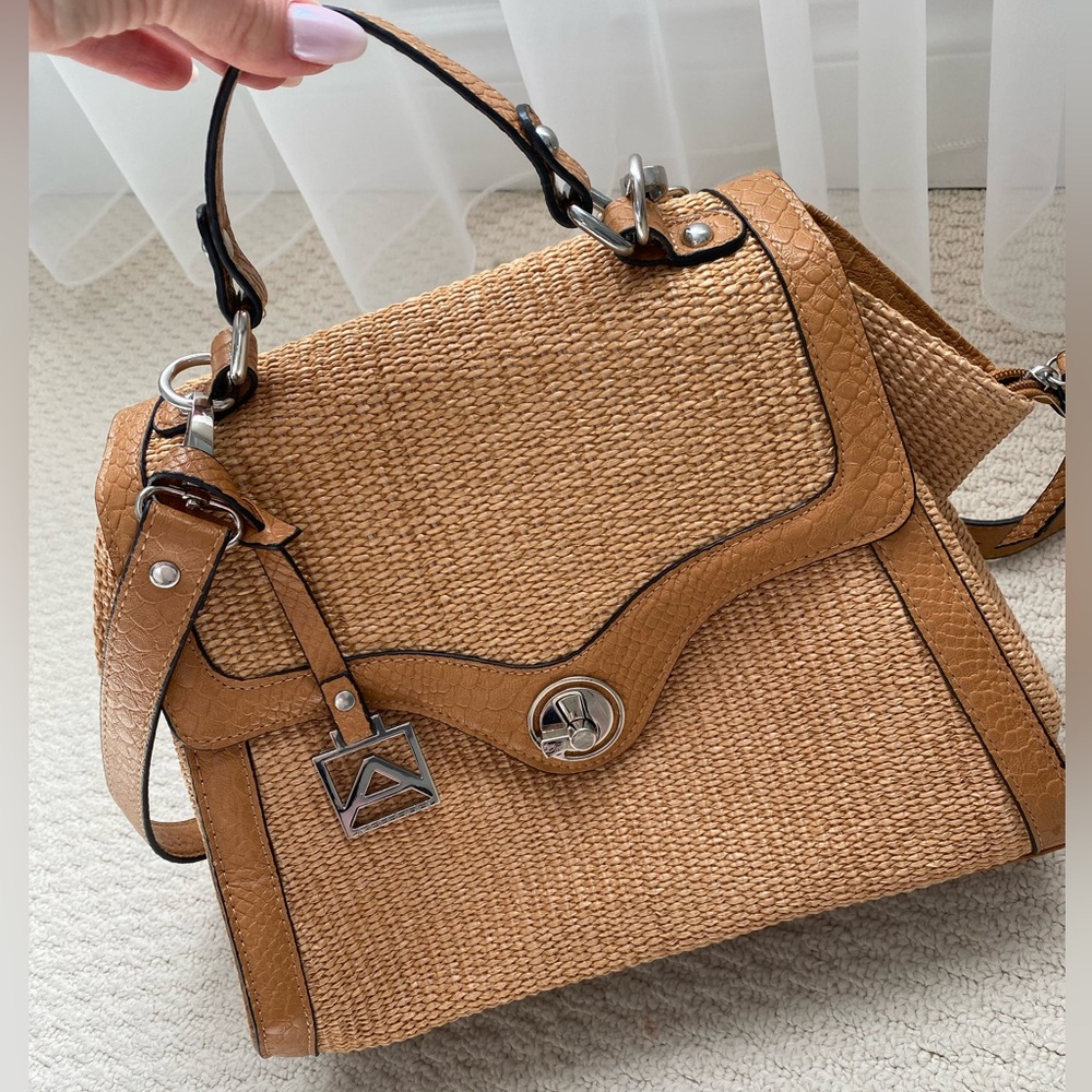 Elegant Tan Woven Handbag